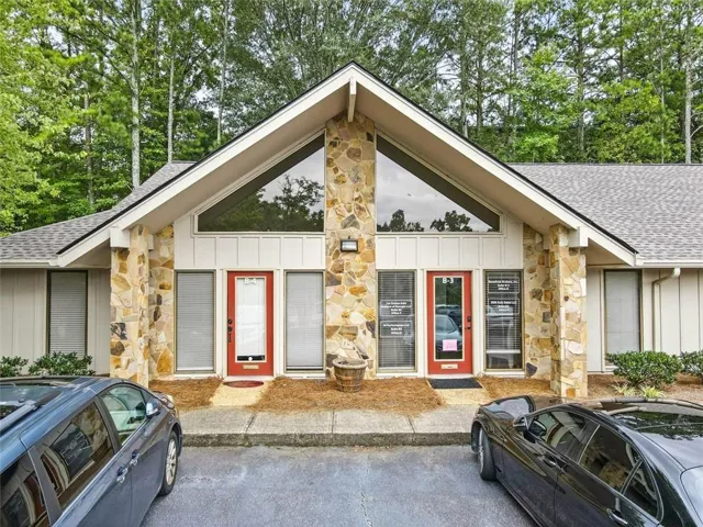 11285 Elikns Road Unit B3, Roswell, Georgia 30076
