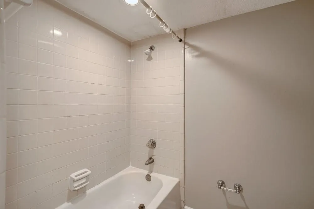 904 Garden Court, Sandy Springs, Georgia 30328, 2 Bedrooms Bedrooms, ,2 BathroomsBathrooms,Residential,Sold,904 Garden Court,6993837