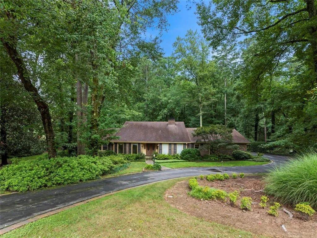 6020 Weatherly Drive, Sandy Springs, Georgia 30328, 4 Bedrooms Bedrooms, ,3 BathroomsBathrooms,Residential,Sold,6020 Weatherly Drive,6914483