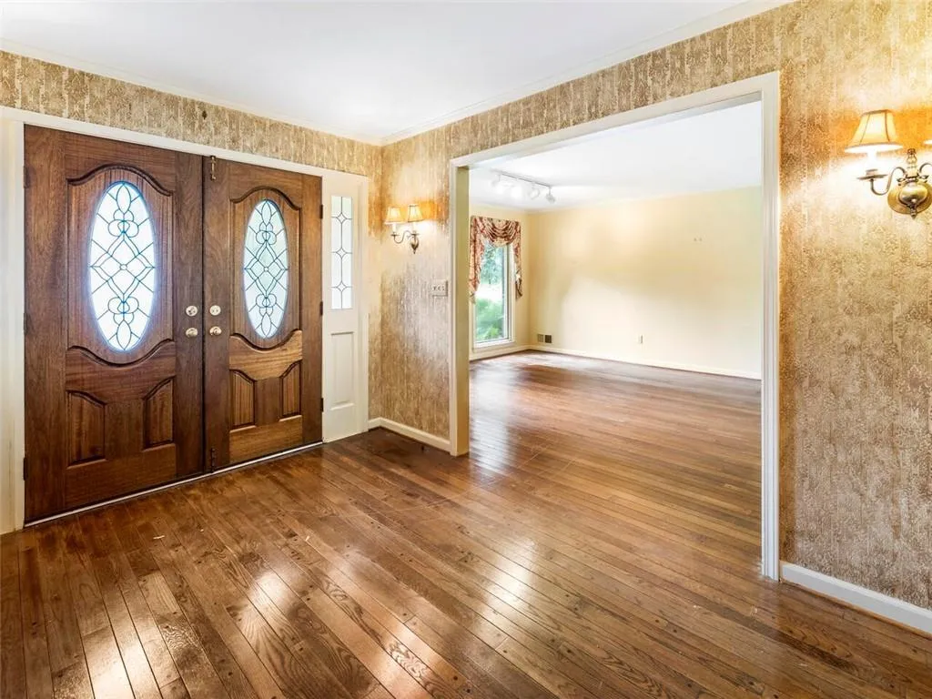 6020 Weatherly Drive, Sandy Springs, Georgia 30328, 4 Bedrooms Bedrooms, ,3 BathroomsBathrooms,Residential,Sold,6020 Weatherly Drive,6914483