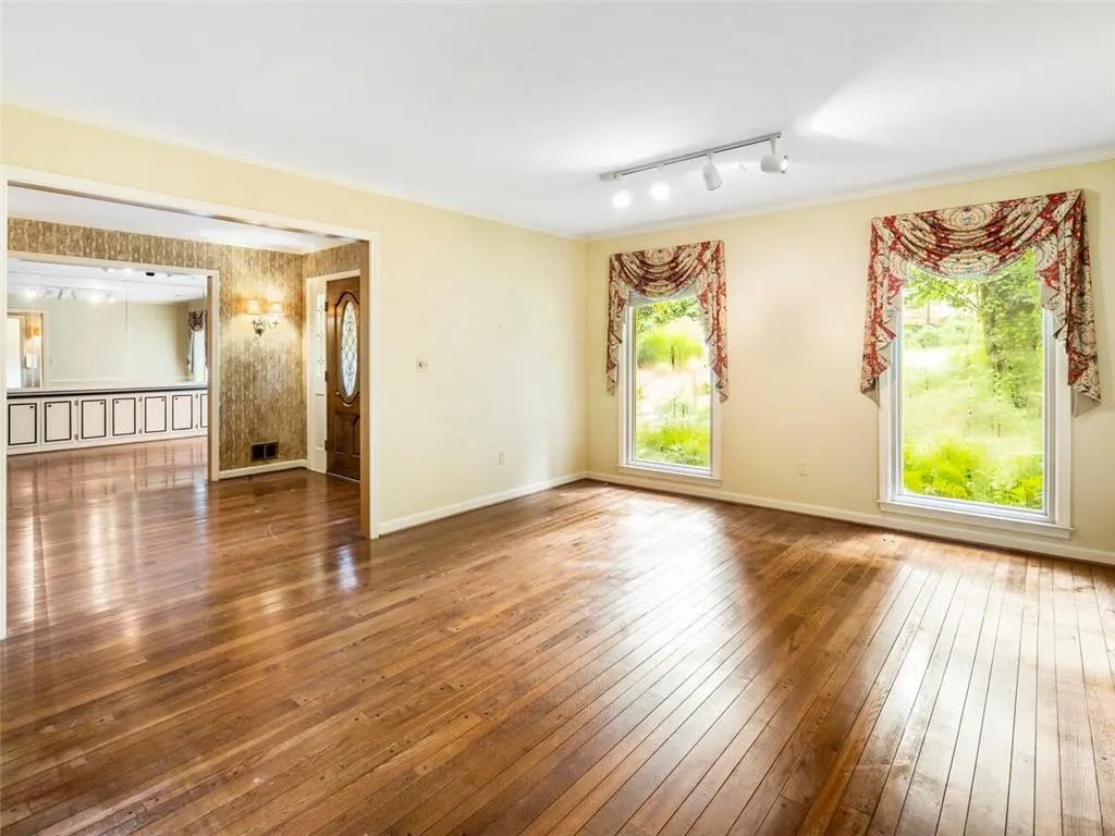 6020 Weatherly Drive, Sandy Springs, Georgia 30328, 4 Bedrooms Bedrooms, ,3 BathroomsBathrooms,Residential,Sold,6020 Weatherly Drive,6914483