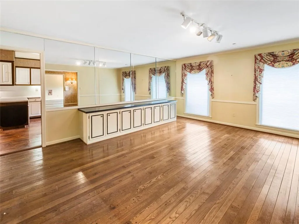 6020 Weatherly Drive, Sandy Springs, Georgia 30328, 4 Bedrooms Bedrooms, ,3 BathroomsBathrooms,Residential,Sold,6020 Weatherly Drive,6914483