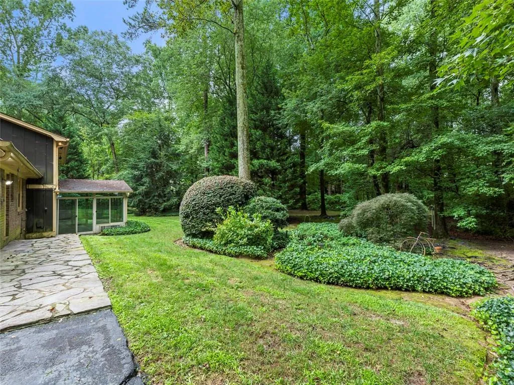 6020 Weatherly Drive, Sandy Springs, Georgia 30328, 4 Bedrooms Bedrooms, ,3 BathroomsBathrooms,Residential,Sold,6020 Weatherly Drive,6914483