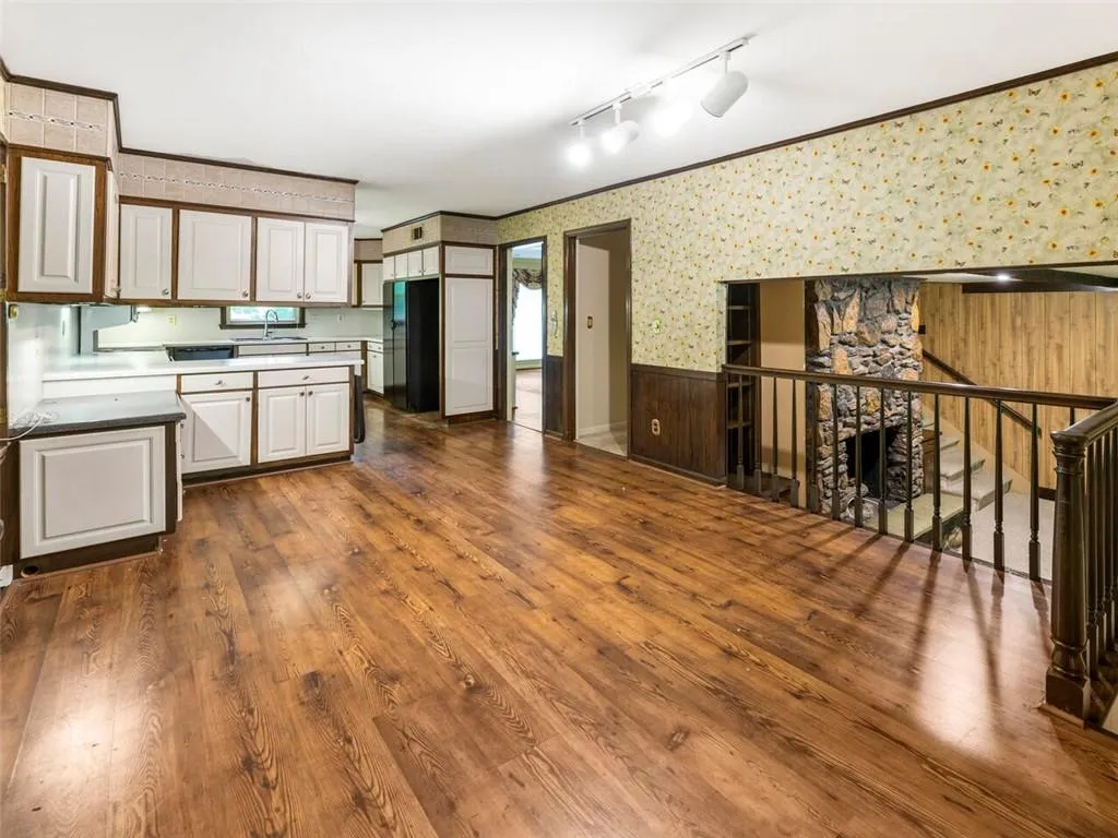 6020 Weatherly Drive, Sandy Springs, Georgia 30328, 4 Bedrooms Bedrooms, ,3 BathroomsBathrooms,Residential,Sold,6020 Weatherly Drive,6914483