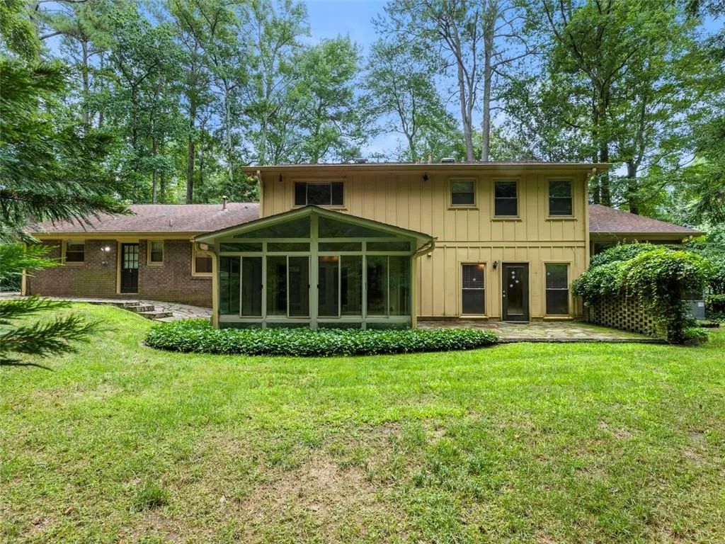 6020 Weatherly Drive, Sandy Springs, Georgia 30328, 4 Bedrooms Bedrooms, ,3 BathroomsBathrooms,Residential,Sold,6020 Weatherly Drive,6914483