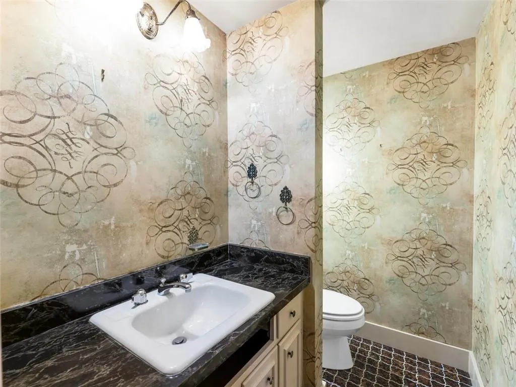 6020 Weatherly Drive, Sandy Springs, Georgia 30328, 4 Bedrooms Bedrooms, ,3 BathroomsBathrooms,Residential,Sold,6020 Weatherly Drive,6914483