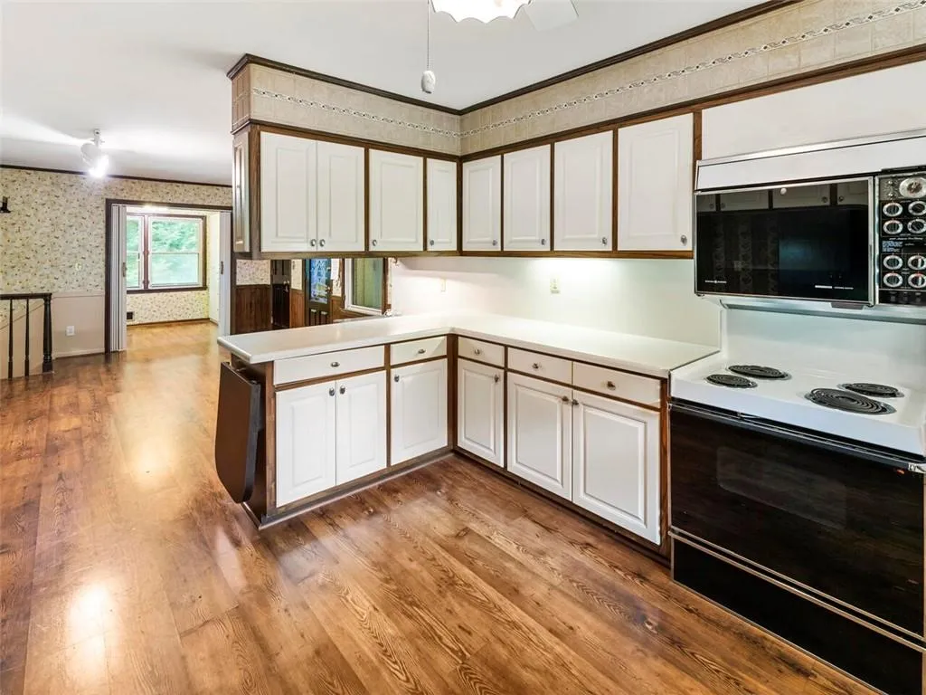 6020 Weatherly Drive, Sandy Springs, Georgia 30328, 4 Bedrooms Bedrooms, ,3 BathroomsBathrooms,Residential,Sold,6020 Weatherly Drive,6914483