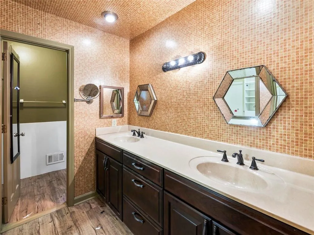 6020 Weatherly Drive, Sandy Springs, Georgia 30328, 4 Bedrooms Bedrooms, ,3 BathroomsBathrooms,Residential,Sold,6020 Weatherly Drive,6914483