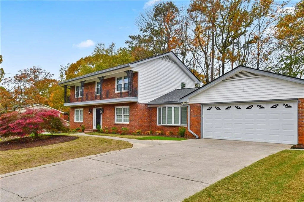 570 Wyncourtney Drive, Sandy Springs, Georgia 30328, 4 Bedrooms Bedrooms, ,3 BathroomsBathrooms,Residential,Sold,570 Wyncourtney Drive,6807363