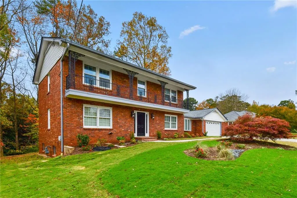 570 Wyncourtney Drive, Sandy Springs, Georgia 30328, 4 Bedrooms Bedrooms, ,3 BathroomsBathrooms,Residential,Sold,570 Wyncourtney Drive,6807363