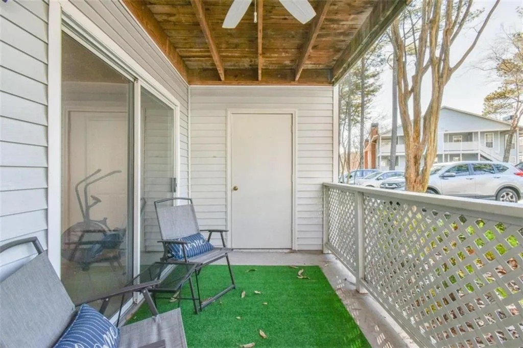 6820 Glenridge Drive Unit C, Sandy Springs, Georgia 30328, 2 Bedrooms Bedrooms, ,1 BathroomBathrooms,Residential,Sold,6820 Glenridge Drive Unit C,6992898