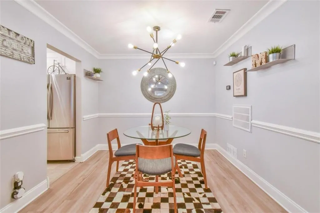 6820 Glenridge Drive Unit C, Sandy Springs, Georgia 30328, 2 Bedrooms Bedrooms, ,1 BathroomBathrooms,Residential,Sold,6820 Glenridge Drive Unit C,6992898