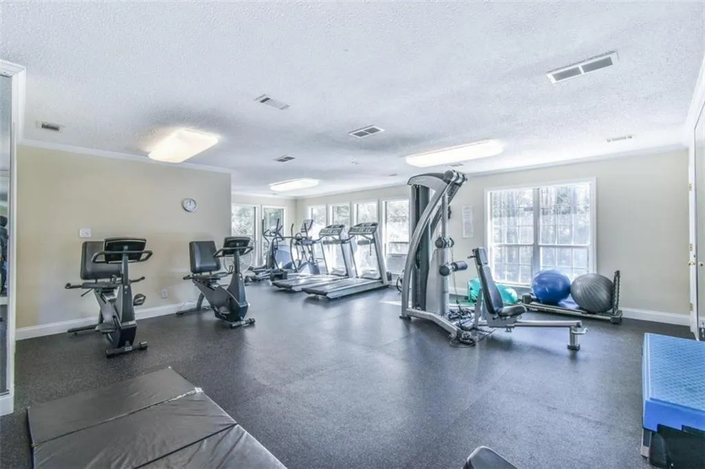 6820 Glenridge Drive Unit C, Sandy Springs, Georgia 30328, 2 Bedrooms Bedrooms, ,1 BathroomBathrooms,Residential,Sold,6820 Glenridge Drive Unit C,6992898
