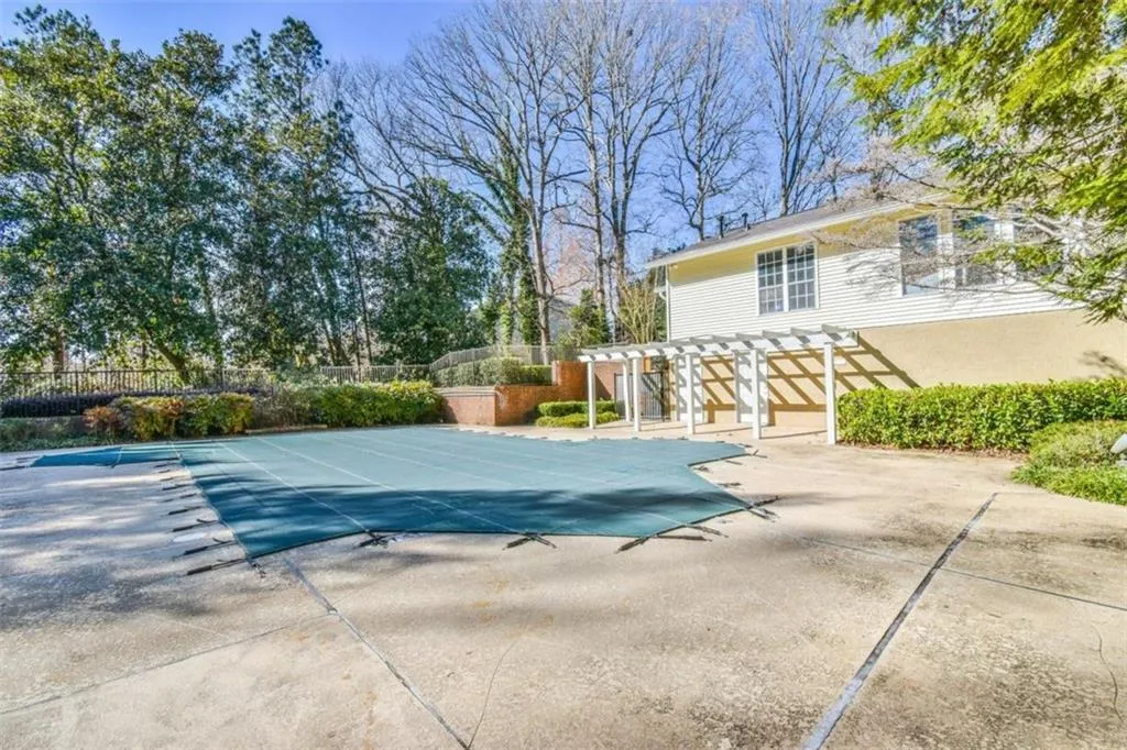 6820 Glenridge Drive Unit C, Sandy Springs, Georgia 30328, 2 Bedrooms Bedrooms, ,1 BathroomBathrooms,Residential,Sold,6820 Glenridge Drive Unit C,6992898