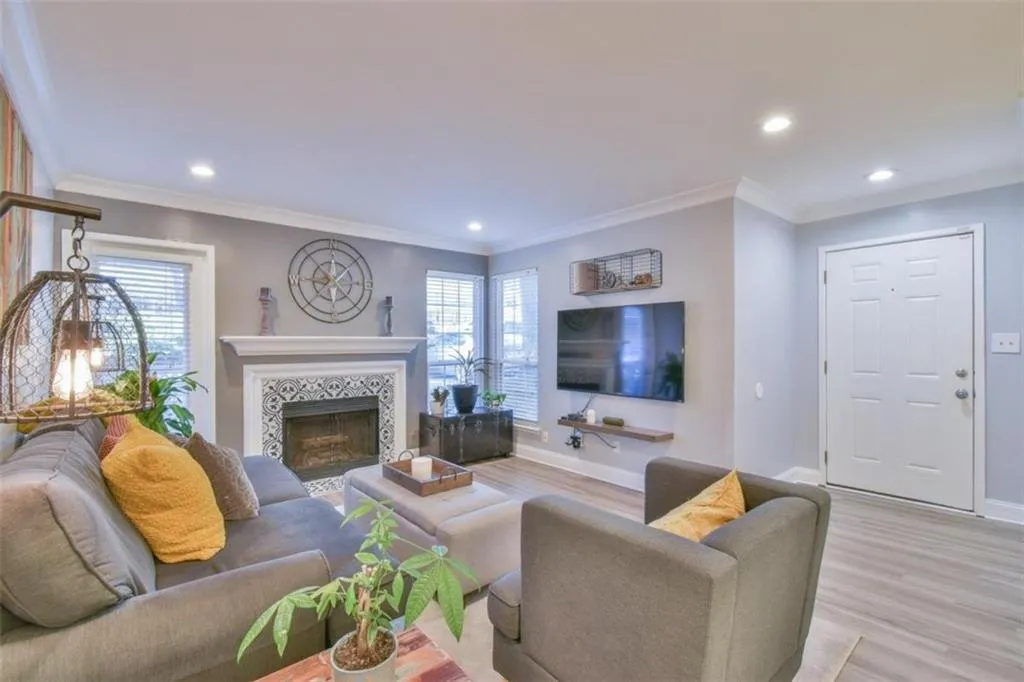 6820 Glenridge Drive Unit C, Sandy Springs, Georgia 30328, 2 Bedrooms Bedrooms, ,1 BathroomBathrooms,Residential,Sold,6820 Glenridge Drive Unit C,6992898