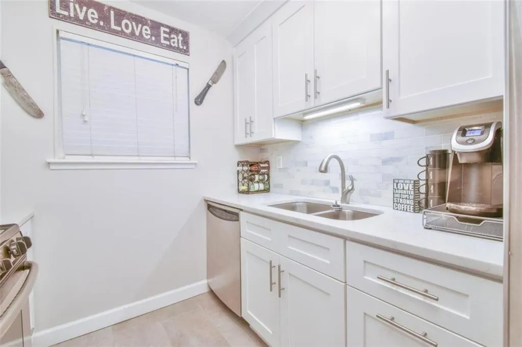 6820 Glenridge Drive Unit C, Sandy Springs, Georgia 30328, 2 Bedrooms Bedrooms, ,1 BathroomBathrooms,Residential,Sold,6820 Glenridge Drive Unit C,6992898