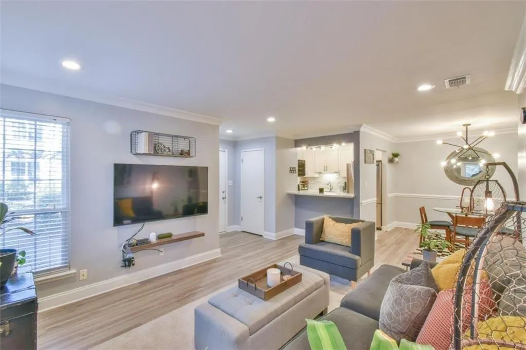 6820 Glenridge Drive Unit C, Sandy Springs, Georgia 30328, 2 Bedrooms Bedrooms, ,1 BathroomBathrooms,Residential,Sold,6820 Glenridge Drive Unit C,6992898