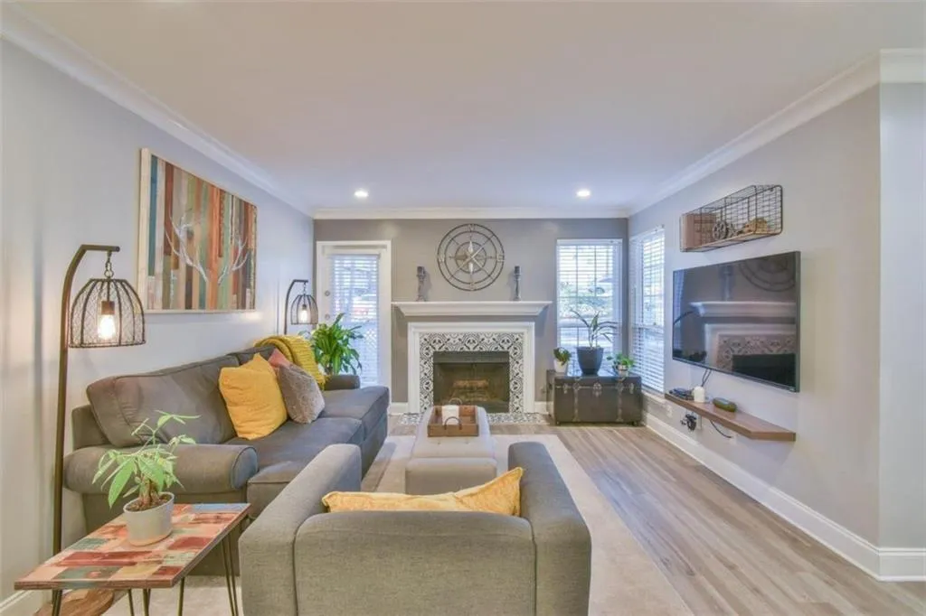 6820 Glenridge Drive Unit C, Sandy Springs, Georgia 30328, 2 Bedrooms Bedrooms, ,1 BathroomBathrooms,Residential,Sold,6820 Glenridge Drive Unit C,6992898