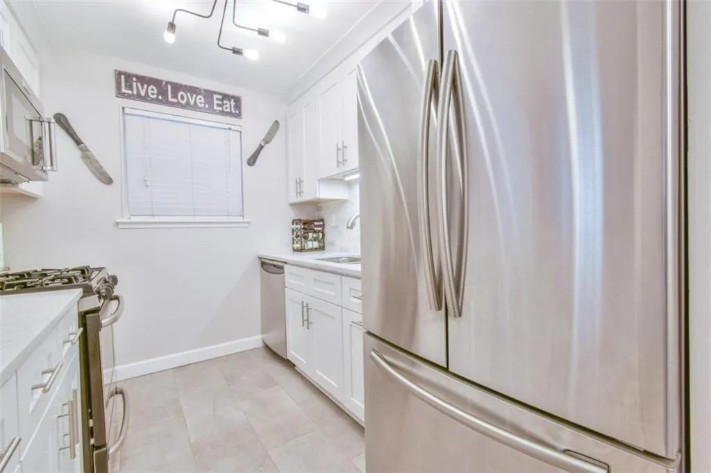 6820 Glenridge Drive Unit C, Sandy Springs, Georgia 30328, 2 Bedrooms Bedrooms, ,1 BathroomBathrooms,Residential,Sold,6820 Glenridge Drive Unit C,6992898