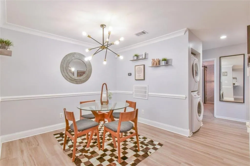 6820 Glenridge Drive Unit C, Sandy Springs, Georgia 30328, 2 Bedrooms Bedrooms, ,1 BathroomBathrooms,Residential,Sold,6820 Glenridge Drive Unit C,6992898
