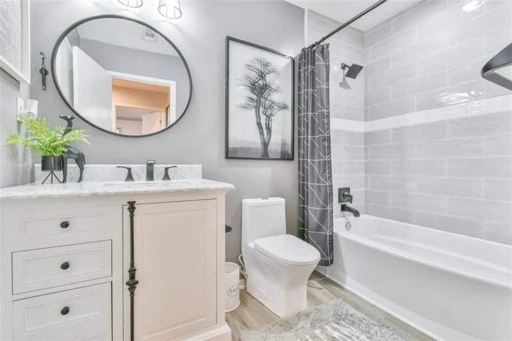 6820 Glenridge Drive Unit C, Sandy Springs, Georgia 30328, 2 Bedrooms Bedrooms, ,1 BathroomBathrooms,Residential,Sold,6820 Glenridge Drive Unit C,6992898