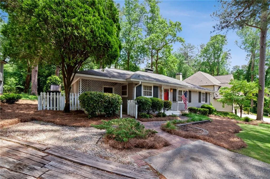 6075 Harleston Road, Atlanta, Georgia 30328, 3 Bedrooms Bedrooms, ,2 BathroomsBathrooms,Residential,Sold,6075 Harleston Road,6549968