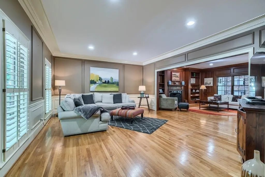 9065 Huntcliff Trace, Sandy Springs, Georgia 30350, 6 Bedrooms Bedrooms, ,5 BathroomsBathrooms,Residential,Sold,9065 Huntcliff Trace,6052912