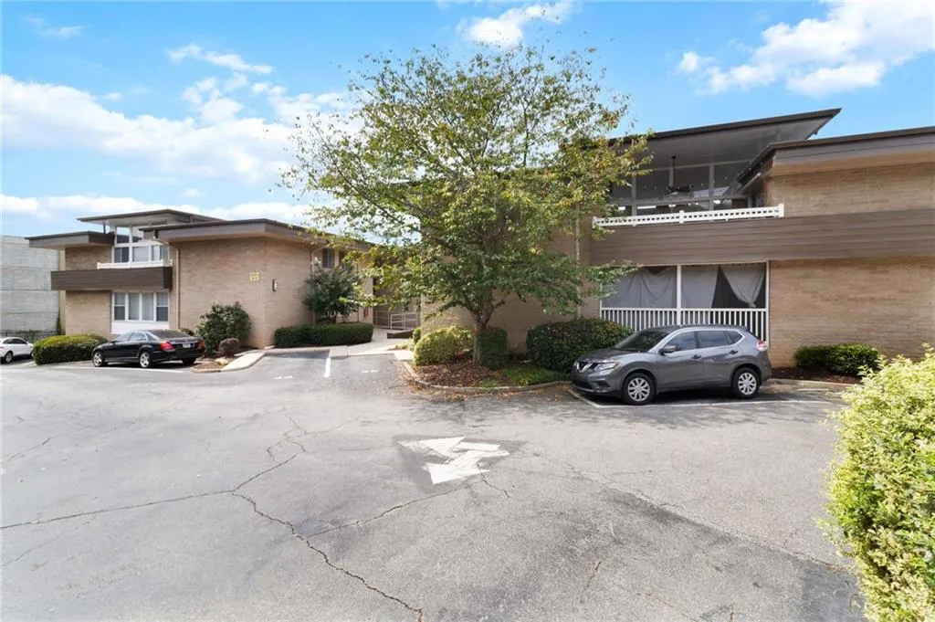 346 Carpenter Drive Unit 43, Atlanta, Georgia 30328, 2 Bedrooms Bedrooms, ,2 BathroomsBathrooms,Residential,For Sale,346 Carpenter Drive Unit 43,7704478