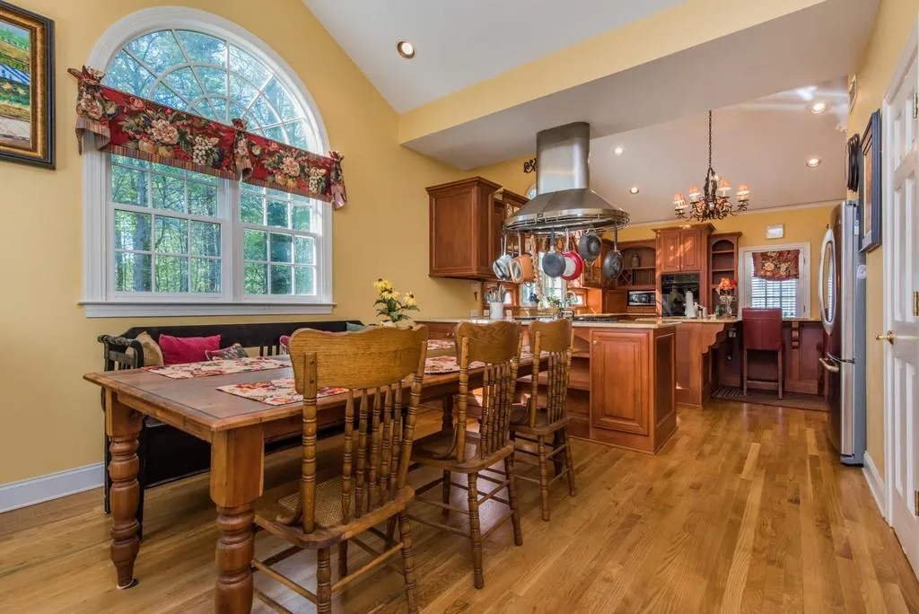 7510 Winters Chapel Road, Sandy Springs, Georgia 30350, 4 Bedrooms Bedrooms, ,3 BathroomsBathrooms,Residential,Sold,7510 Winters Chapel Road,6529559
