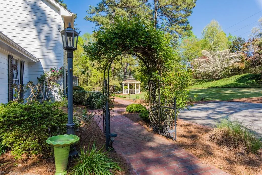 7510 Winters Chapel Road, Sandy Springs, Georgia 30350, 4 Bedrooms Bedrooms, ,3 BathroomsBathrooms,Residential,Sold,7510 Winters Chapel Road,6529559