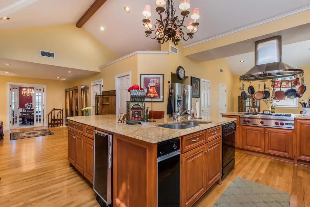 7510 Winters Chapel Road, Sandy Springs, Georgia 30350, 4 Bedrooms Bedrooms, ,3 BathroomsBathrooms,Residential,Sold,7510 Winters Chapel Road,6529559