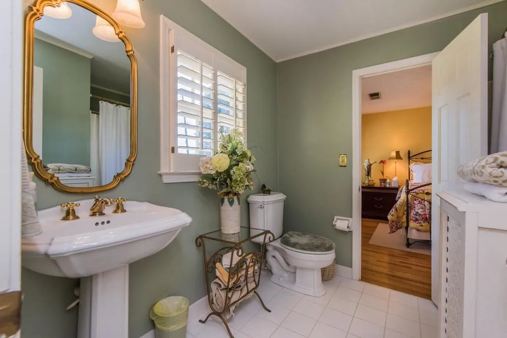 7510 Winters Chapel Road, Sandy Springs, Georgia 30350, 4 Bedrooms Bedrooms, ,3 BathroomsBathrooms,Residential,Sold,7510 Winters Chapel Road,6529559