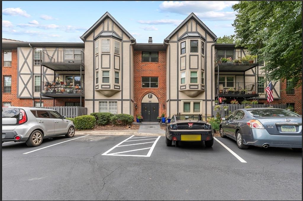 6851 Roswell Road NE Unit F21, Sandy Springs, Georgia 30328, 3 Bedrooms Bedrooms, ,2 BathroomsBathrooms,Residential,Sold,6851 Roswell Road NE Unit F21,7249766