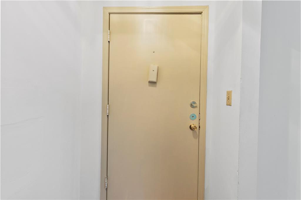 6851 Roswell Road NE Unit F21, Sandy Springs, Georgia 30328, 3 Bedrooms Bedrooms, ,2 BathroomsBathrooms,Residential,Sold,6851 Roswell Road NE Unit F21,7249766