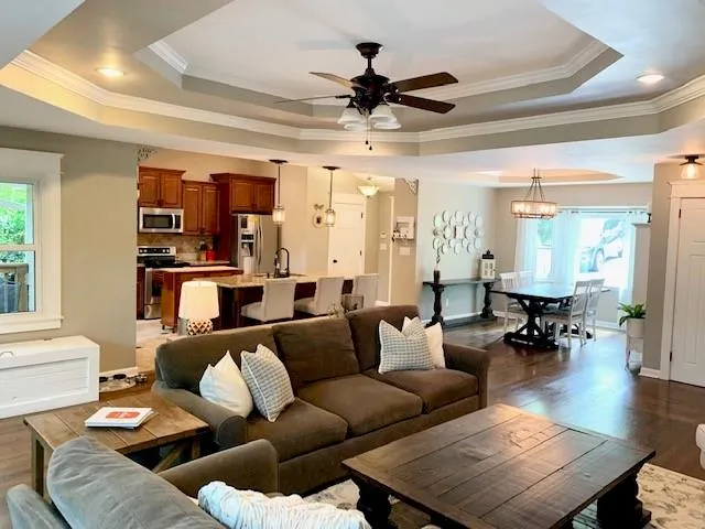 6825 Sunny Brook Lane, Atlanta, Georgia 30328, 3 Bedrooms Bedrooms, ,2 BathroomsBathrooms,Residential,Sold,6825 Sunny Brook Lane,6741924