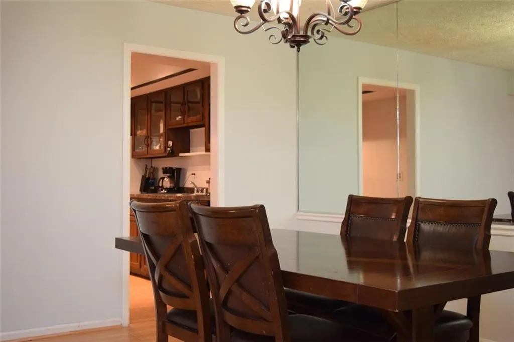 6851 Roswell Road Unit B16, Atlanta, Georgia 30328, 3 Bedrooms Bedrooms, ,2 BathroomsBathrooms,Residential,Sold,6851 Roswell Road Unit B16,5707013