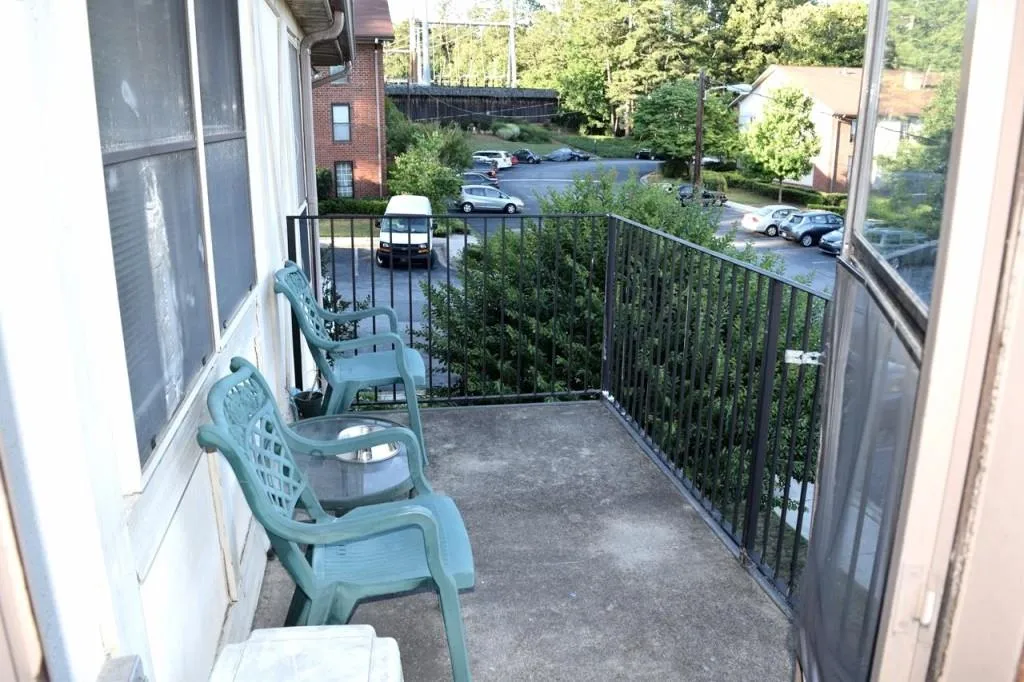 6851 Roswell Road Unit B16, Atlanta, Georgia 30328, 3 Bedrooms Bedrooms, ,2 BathroomsBathrooms,Residential,Sold,6851 Roswell Road Unit B16,5707013
