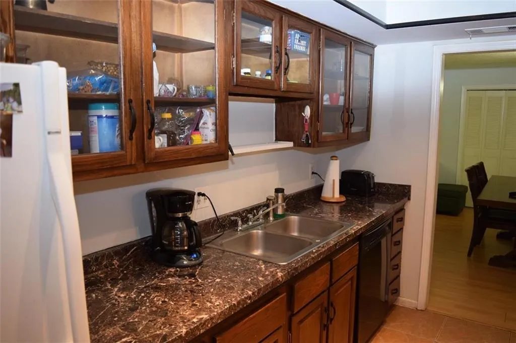 6851 Roswell Road Unit B16, Atlanta, Georgia 30328, 3 Bedrooms Bedrooms, ,2 BathroomsBathrooms,Residential,Sold,6851 Roswell Road Unit B16,5707013