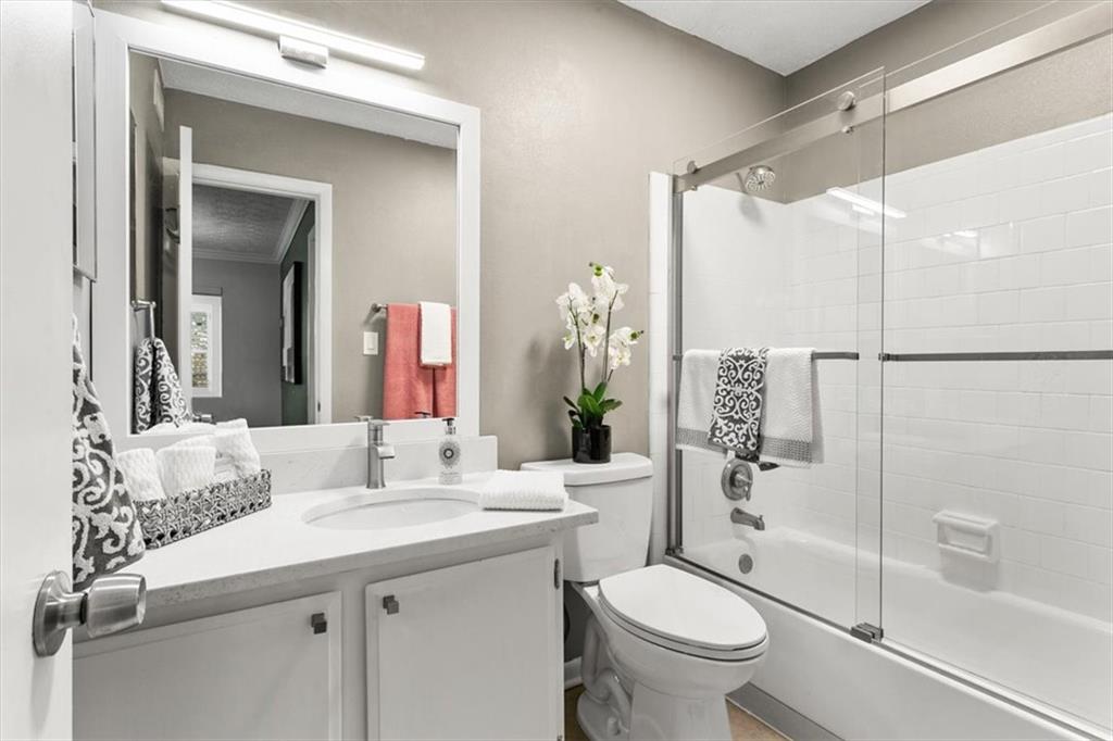 5157 Roswell Road Unit 4, Sandy Springs, Georgia 30342, 1 Bedroom Bedrooms, ,1 BathroomBathrooms,Residential,Sold,5157 Roswell Road Unit 4,7304435