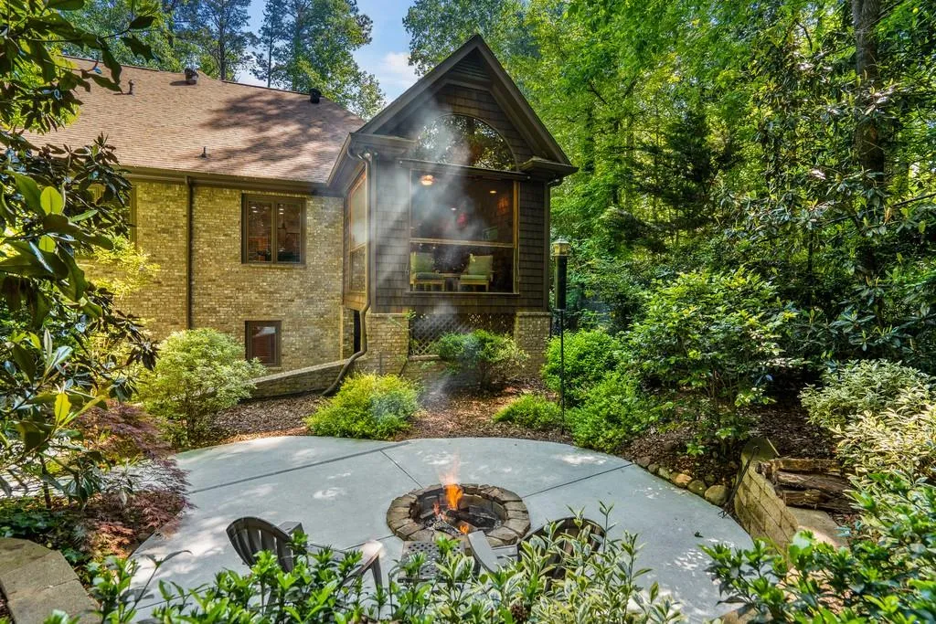 6196 Ferry Drive, Sandy Springs, Georgia 30328, 6 Bedrooms Bedrooms, ,3 BathroomsBathrooms,Residential,Sold,6196 Ferry Drive,6719615