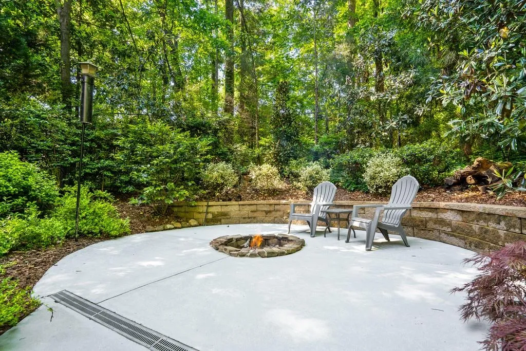 6196 Ferry Drive, Sandy Springs, Georgia 30328, 6 Bedrooms Bedrooms, ,3 BathroomsBathrooms,Residential,Sold,6196 Ferry Drive,6719615