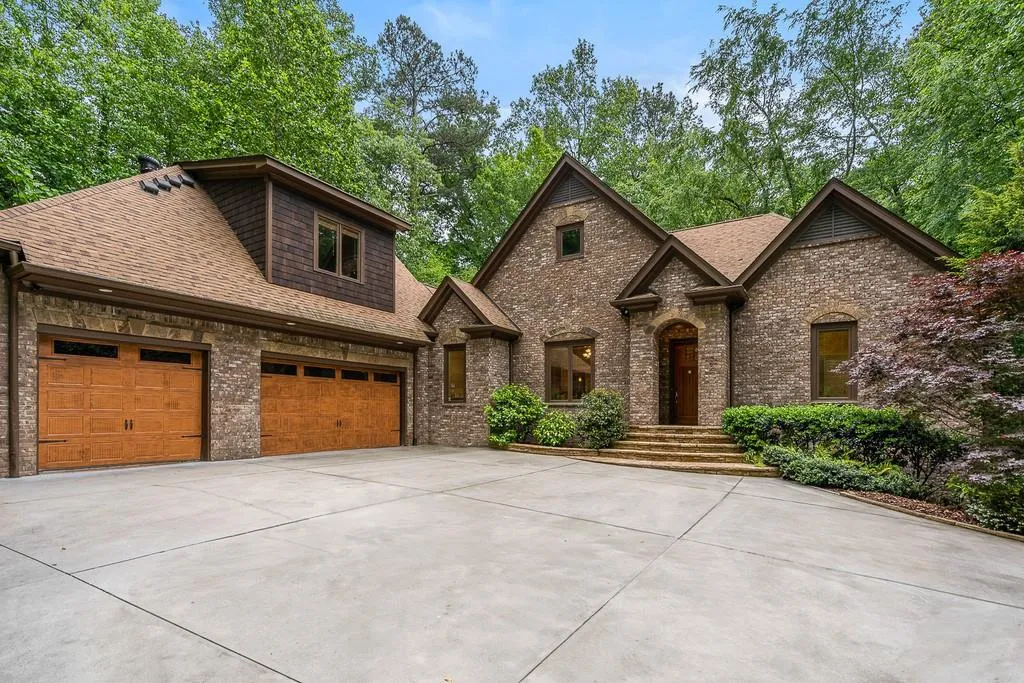 6196 Ferry Drive, Sandy Springs, Georgia 30328, 6 Bedrooms Bedrooms, ,3 BathroomsBathrooms,Residential,Sold,6196 Ferry Drive,6719615