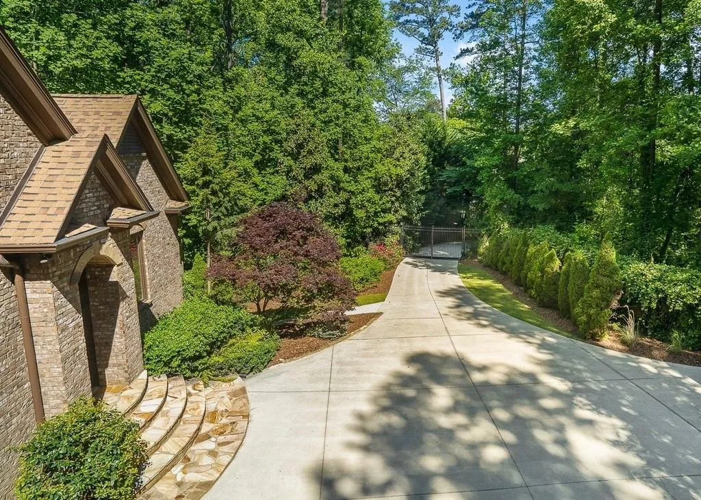 6196 Ferry Drive, Sandy Springs, Georgia 30328, 6 Bedrooms Bedrooms, ,3 BathroomsBathrooms,Residential,Sold,6196 Ferry Drive,6719615