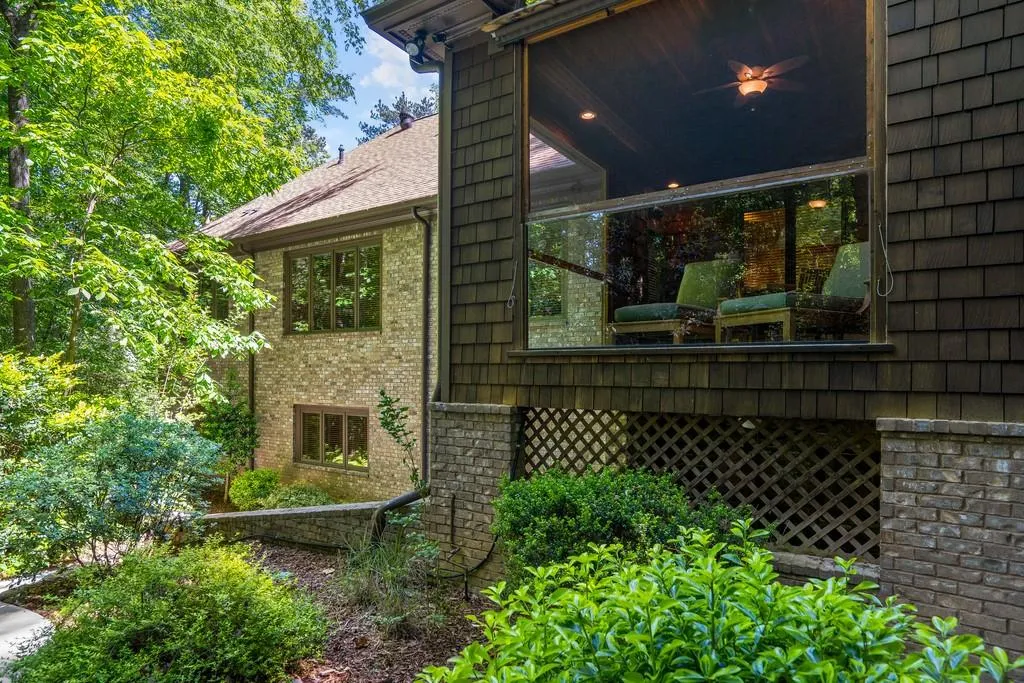 6196 Ferry Drive, Sandy Springs, Georgia 30328, 6 Bedrooms Bedrooms, ,3 BathroomsBathrooms,Residential,Sold,6196 Ferry Drive,6719615