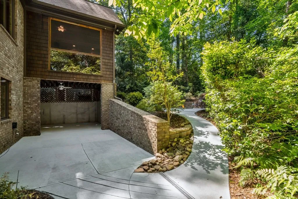 6196 Ferry Drive, Sandy Springs, Georgia 30328, 6 Bedrooms Bedrooms, ,3 BathroomsBathrooms,Residential,Sold,6196 Ferry Drive,6719615
