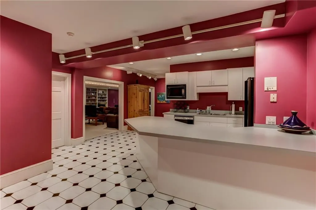 5505 Errol Place, Sandy Springs, Georgia 30327, 5 Bedrooms Bedrooms, ,5 BathroomsBathrooms,Residential,Sold,5505 Errol Place,6077471