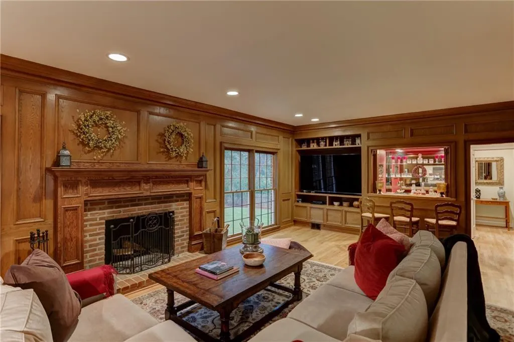 5505 Errol Place, Sandy Springs, Georgia 30327, 5 Bedrooms Bedrooms, ,5 BathroomsBathrooms,Residential,Sold,5505 Errol Place,6077471