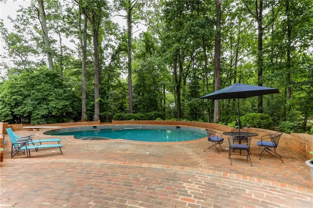 5505 Errol Place, Sandy Springs, Georgia 30327, 5 Bedrooms Bedrooms, ,5 BathroomsBathrooms,Residential,Sold,5505 Errol Place,6077471