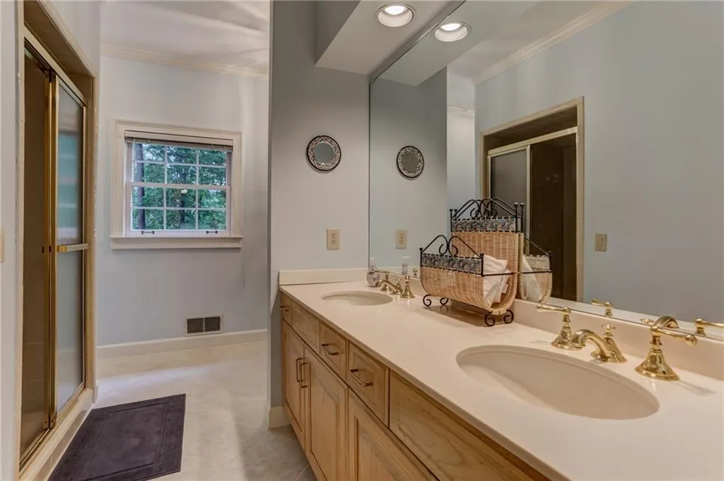 5505 Errol Place, Sandy Springs, Georgia 30327, 5 Bedrooms Bedrooms, ,5 BathroomsBathrooms,Residential,Sold,5505 Errol Place,6077471