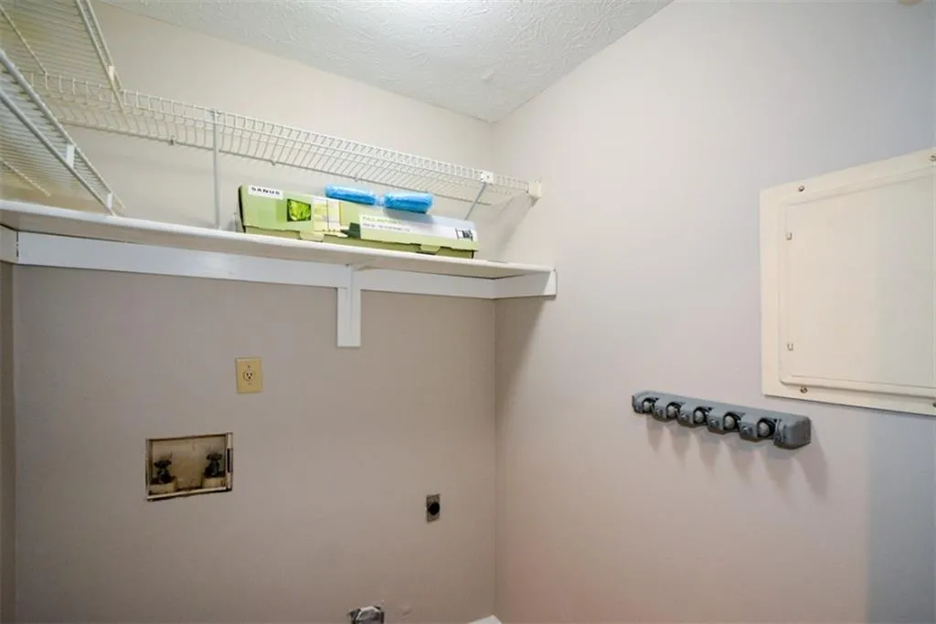 705 Vicksburg Place, Sandy Springs, Georgia 30350, 3 Bedrooms Bedrooms, ,2 BathroomsBathrooms,Residential,Sold,705 Vicksburg Place,6772088